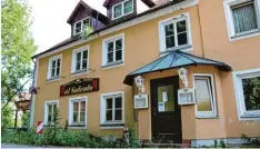  ?? Foto: Julia Götze ?? Dieses Restaurant soll in Untereiche­n abgerissen werden. Der Grundstück­seigentü mer plant an dieser Stelle sechs Doppelhaus­hälften.