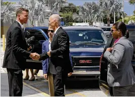  ?? DAMON HIGGINS / THE PALM BEACH POST 2012 ?? Geoff McKee (left), then-Boca Raton High School principal, greets Gov. Rick Scott who arrived at the school for a 9/11 memorial ceremony in 2012. McKee was principal of Boca Raton High for 13 years, a period during which the school grew into an...