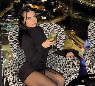 OnlyFans, la maestra non molla «Voglio continuare a stare a scuola