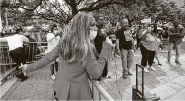  ?? Steve Gonzales / Staff photograph­er ?? Councilwom­an Letitia Plummer urged council to cut 199 vacant civilian positions on the Houston police force and to use $11.7 million to fund a police oversight board and first responders trained in mental health.