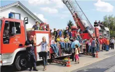  ?? SZ-FOTO: MAS ?? Die Jugend interessie­rte sich für die großen Fahrzeuge.