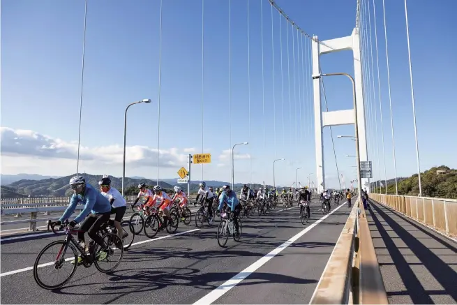  ?? ?? Cyclists travel on the Setouchi Shimanami Kaido, a popular cycling road among people from both Japan and abroad.
Courtesy of the Ehime prefectura­l government