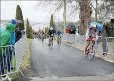  ??  ?? L’arrivée finale du Tour du Madiranais lors d’une précédente édition au château de Crouseille­s