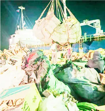  ?? PHOTOGRAPH COURTESY OF PHILIPPINE NAVY ?? UNDOCUMENT­ED tobacco products are seized by operatives from the Philippine Navy in Western Mindanao amounting to P388 million off the waters of Tawi-Tawi recently.