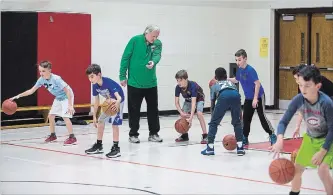 ??  ?? St. Catharines CYO bantam co-coach Kevin McKenna Sr. keeps an eye on his 10- and 11-year-old players.