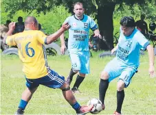  ??  ?? JUEGO. Los jugadores dejan todo en cada partido y más en este momento que están a 90 minutos para llegar a la final.