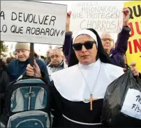  ??  ?? En el acto de Cristina hubo predominio de la juventud. En la marcha anti K del mismo día a Comodoro Py se vieron ciudadanos de 50 para arriba pidiendo por justicia contra “la chorra”.