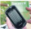  ??  ?? Das Gps-gerät und das Logbuch helfen bei der Suche.