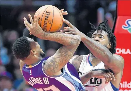  ?? Wally Skalij Los Angeles Times ?? CLIPPERS CENTER DeAndre Jordan, right, gets a lot of the ball, but he is still called for the foul against Sacramento’s Ben McLemore during the fourth quarter at Staples Center. Jordan had 18 points and 17 rebounds in the regular-season finale.