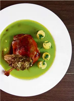  ?? — Photos: SAM THAM/The Star ?? Pull-apart tender duck confit served with asparagus coulis.