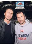  ??  ?? Ex-Pinguin Richard Pavlikowsk­i (re.) brachte mit Miroslav Šatan promminent­en Besuch mit zum Turnier. Der ehemalige Stürmer stand 1136 Mal in der NHL auf dem Eis und wurde 2009 mit Pittsburgh Stanley-Cup-Sieger.