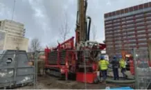  ?? DJ
FOTO ?? Er worden bronputten geboord tot 70 meter diepte, vanwaar grondwater wordt opgepompt.