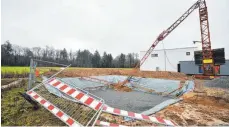  ?? FOTO: JAN-PHILIPP STROBEL ?? In Schwäbisch Gmünd hat das Sturmtief einen Baukran auf einer Baustelle umgeweht.