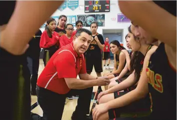  ?? OLIVIA HARLOW/THE NEW MEXICAN ?? Española Valley head girls basketball coach Joe Estrada talks with his players during a break in Thursday’s game against Cleveland.