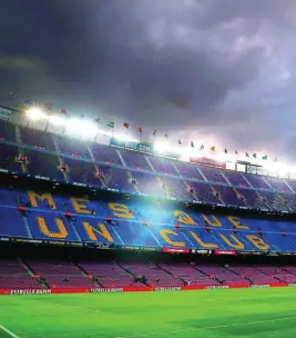  ?? REUTERS ?? El Camp Nou era un lugar de riesgo para los aficionado­s