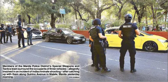  ?? EDD GUMBAN ?? Members of the Manila Police District’s Special Weapons and Tactics team surround the occupants of three vehicles – allegedly involved in an incident of indiscrimi­nate shooting – after catching up with them along Quirino Avenue in Malate, Manila yesterday morning.