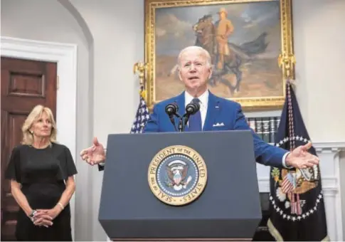  ?? // EFE ?? El presidente Biden, acompañado de la primera dama, se dirige a la nación tras la matanza de Uvalde