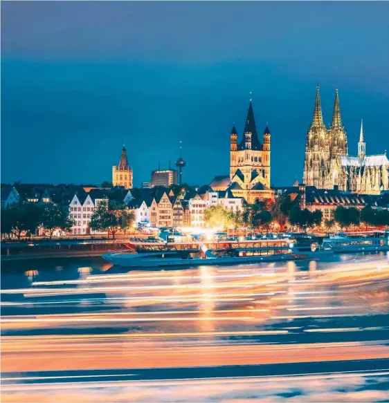  ?? © Grigory Bruev - stock.adobe.com ?? Les deux flèches de la cathédrale de Cologne (Allemagne) dominent le Rhin du haut de leur 157 mètres. Commencée en 1248, sa constructi­on dura près de sept siècles !