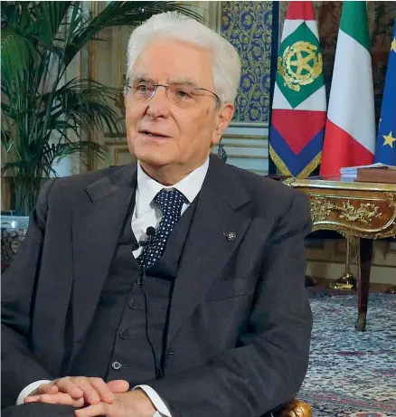  ?? (Lapresse) ?? Dal Quirinale Ieri, dopo il primo videomessa­ggio del 5 marzo, il capo dello Stato Sergio Mattarella, 78 anni, è tornato a rivolgersi a tutti gli italiani: «Dobbiamo compiere ogni sforzo perché nessuno sia lasciato indietro»