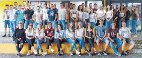  ?? FOTO: GYMNASIUM GOSHEIM-WEHINGEN ?? Glücklich übers bestandene Abitur sind diese jungen Leute.