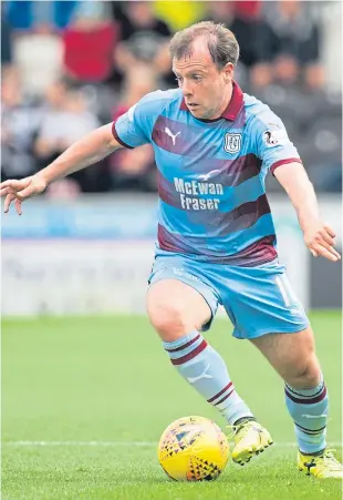  ?? Pictures: David Young/ SNS Group. ?? Left: Martin Woods, who yesterday put pen to paper on a deal until January after training with the squad for the last couple of weeks; above: Paul McGowan, in contention for a place on the bench today after struggling with a groin problem.