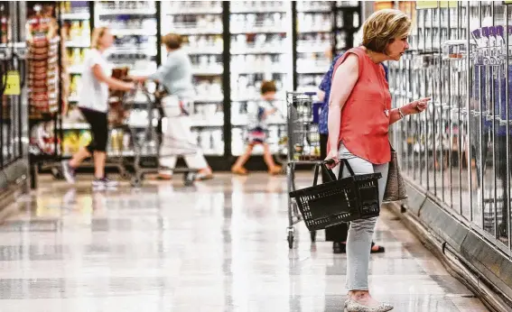  ?? Elizabeth Conley / Staff photograph­er ?? Michael Ruhlman, author of “Grocery: The Buying and Selling of Food in America,” says grocery shopping is a chore we should be thankful we’re able to do.