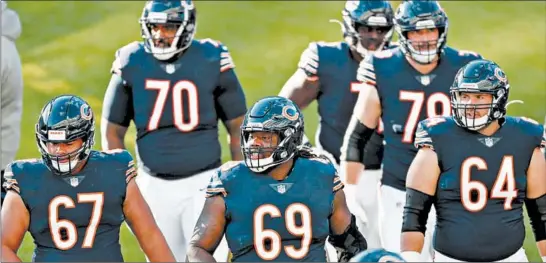  ?? BRIAN CASSELLA/CHICAGO TRIBUNE ?? Bears offensive linemen warm up to face the Saints on Sunday at Soldier Field.