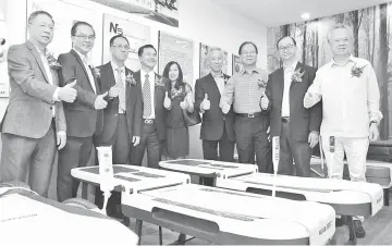  ??  ?? From left, Lau, Lui, Francis, Baek and his spouse Chin Bik Shan, Frankie, Liaw,Yong and Foo giving the thumbs up sign with the thermal massage beds.