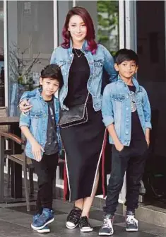  ??  ?? RITA Rudaini bersama Airit Qaqa Arjuna (kiri) dan Airit Rayyan Rizqin.