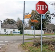  ?? FOTO: EAH ?? An der Kreuzung am Geh- und Radweg an der L 373 nach Born verunglück­te 2018 ein Radler. Der Weg war nicht durchgehen­d beschilder­t.