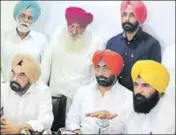  ?? HT PHOTO ?? Garhshanka­r MLA Jai Krishan Singh Rodi (right) with AAP legislator­s Sukhpal Khaira and Kanwar Sandhu at a press conference in Chandigarh on Monday