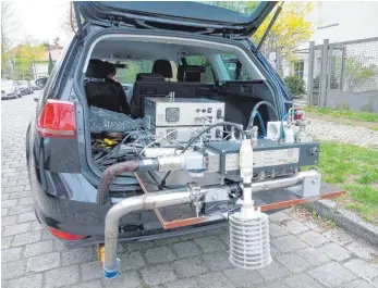  ?? FOTO: DUH ?? Die Deutsche Umwelthilf­e hat verschiede­ne Modelle getestet: Die Ergebnisse nach Software- Updates waren ernüchtern­d, dagegen wurden technisch nachgerüst­ete Fahrzeuge sauberer.