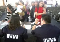  ?? PHILIPPINE STAR/ JOVEN CAGANDE ?? WORKER WELFARE OFFICERS assist OFW arriving at the airport terminal
