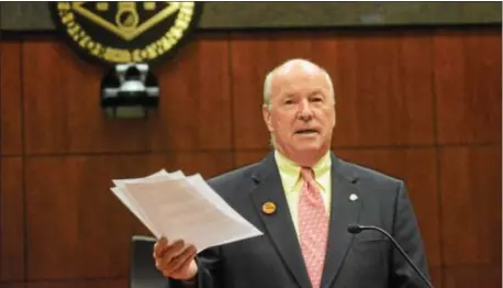  ?? DIGITAL FIRST MEDIA FILE IMAGE ?? Former Radnor Commission­er Bill Spingler speaks at League of Women Voters in 2013.