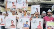  ?? PTI ?? AAP workers stage a protest in support of farmers' demand of loan waiver, fair price of their produce, in Nagpur on Tuesday.