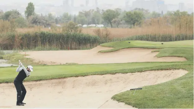  ?? ?? ↑ Scott Jamieson plays onto the 12th green during the first round of the ISPS Handa Championsh­ip at Lakes Course, Infinitum