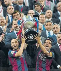  ?? FOTO: P. PUNTÍ ?? Xavi le dio el relevo como capitán en 2015 ante el Athletic
