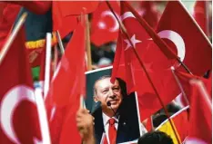  ?? Archivfoto: Henning Kaiser, dpa ?? Steckt Recep Tayyip Erdogan hinter den nationalis­tischen Kriegsspie­len in österrei chischen und deutschen Moscheen?