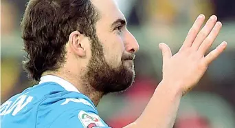  ??  ?? Qui Napoli Gonzalo Higuain, 28 anni, 21 gol in 21 partite in campionato in questa stagione (Insidefoto)