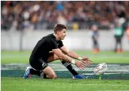  ?? GETTY IMAGES ?? Beauden Barrett lines up a penalty kick during last weekend’s 16-16 draw with the Springboks in Wellington.