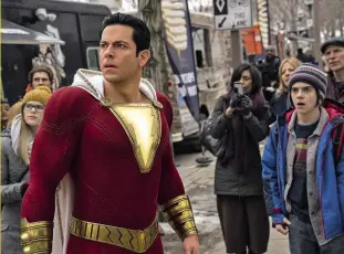  ??  ?? ADULTO FUORI, RAGAZZINO DENTRO Zachary Levi, 38 anni, interprete in tv della Fantastica signora Maisel, al cinema è PROTAGONIS­TA di Shazam!, che uscirà in sala il 3 aprile.