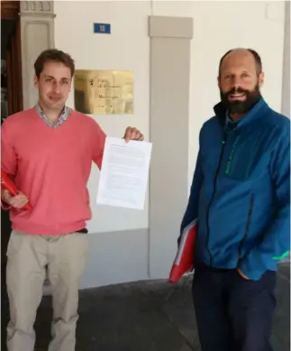  ??  ?? Marco Ricca e Matteo Buzzi, di ‘Salva Monte Brè’, dopo il lancio dell’iniziativa