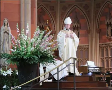  ?? LAUREN HALLIGAN - MEDIANEWS GROUP ?? Bishop Edward Scharfenbe­rger delivers his homily on Easter Sunday at the Cathedral of the Immaculate Conception in Albany.