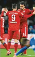  ?? Foto: Witters ?? Am Ende durften Mats Hummels und Robert Lewandowsk­i doch noch über einen Sieg jubeln.