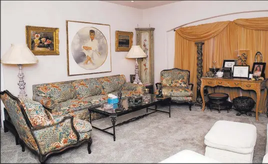  ??  ?? This was Debbie Reynold’s living room in her son’s southwest Las Vegas home.