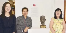  ??  ?? SM SVP for Marketing Millie Dizon with The Metropolit­an Museum of Manila’s Nelda Sansaet and Alexandria Tuico beside a bust of Senator Santanina Rasul by National Artist Napoleon Abueva.