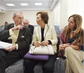  ??  ?? Juan R. Fernández, Sarah Huertas y Nylca Muñoz, de la Alianza de Salud para el Pueblo, apoyaron la creación del Comité Multisecto­rial.