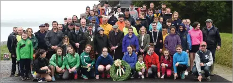  ?? Photo by Michelle Cooper Galvin ?? The large crowd of rowers and locals who commemorat­ed the Ballykissa­ne Pier tragedy of 1916 at the outset of the Callinafer­cy Regatta on Sunday.