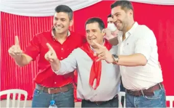  ?? ?? De izquierda a derecha: Santiago Peña, Horacio Cartes y Pedro Alliana ahora usan como frase de campaña “vamos a estar mejor”, cuando ya fueron Gobierno y no solucionar­on muchos problemas.