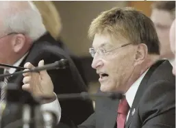  ?? AP FILE PHOTO ?? Former longtime Wisconsin state Senate President Mike Ellis, a legend in Wisconsin politics known for his tinted glasses, bad toupee and encycloped­ic knowledge of the state budget, died Friday at age 77.